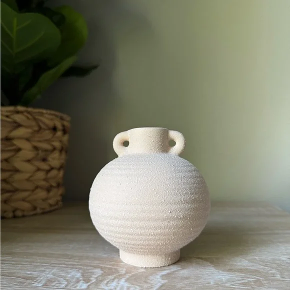 Small Textured Cream Vase - Picture 1 of 3